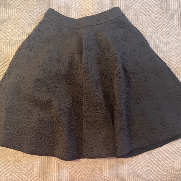 Guess Two Piece Set in Size Small - Picture 2 of 7